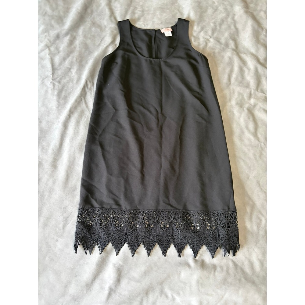 Love Ady Black Sleeveless Shift Dress Crochet Lace Hem Medium W0-5417